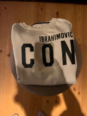 Dsquared2 icon - Dsquared2 Icon  ✔️ 10/10 condition ✔️ Washed before shipping ✔️ 1–3 days shipping time Pit to pit: 49 cm Top to waist: 61 cm