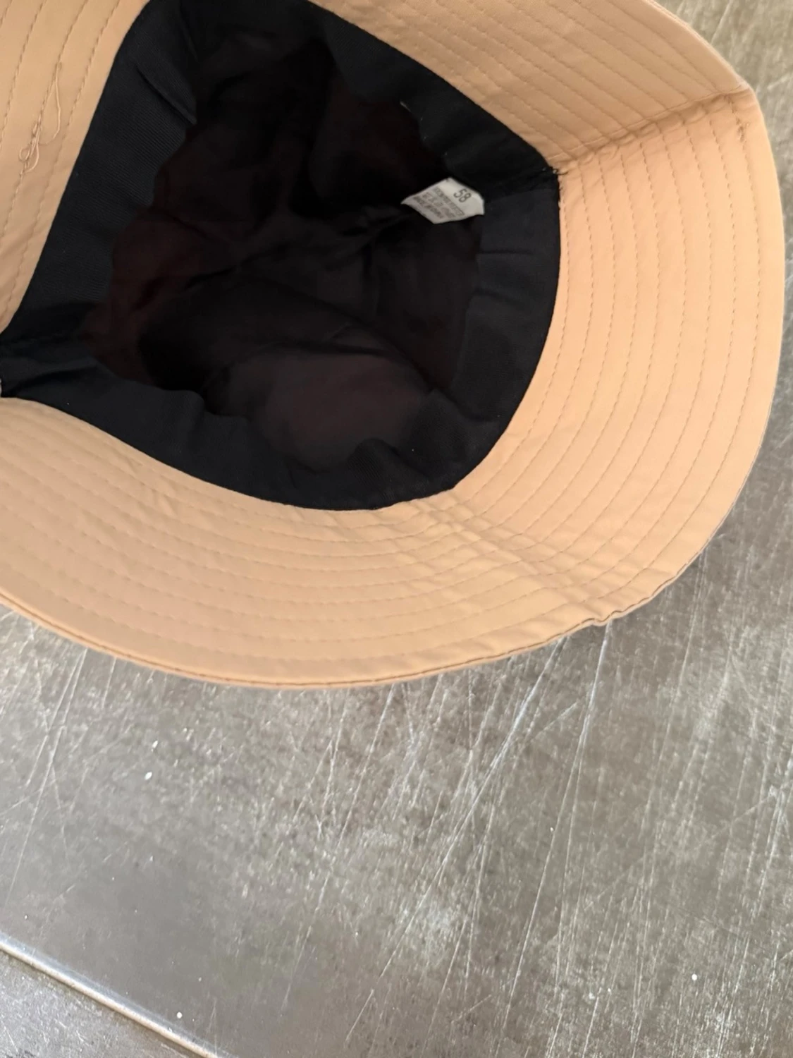 Beige bucket hat från Prada - 2