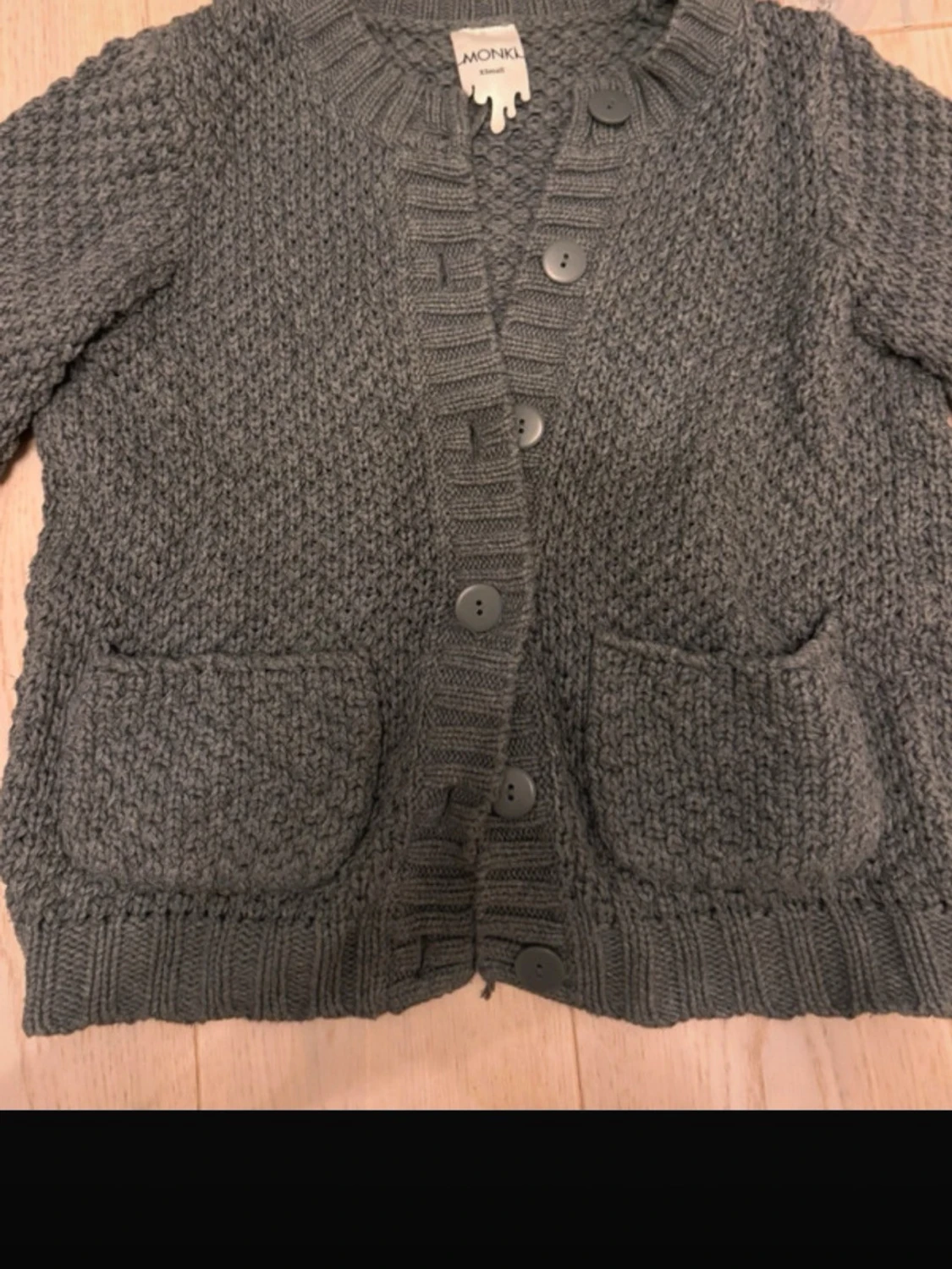 Mörkgrå stickad kofta från Monki - 1