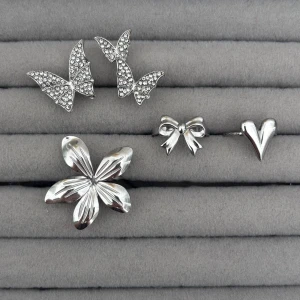 Mixade silvriga ringar i olika former - 4 ringar 