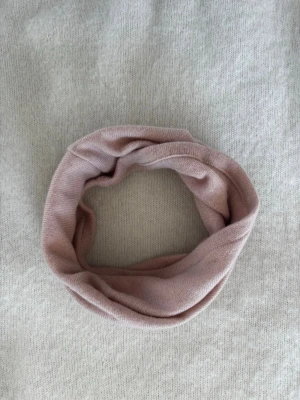 Ljusrosa buff - Buff gjord på 100% återvunnen kashmir💕💕