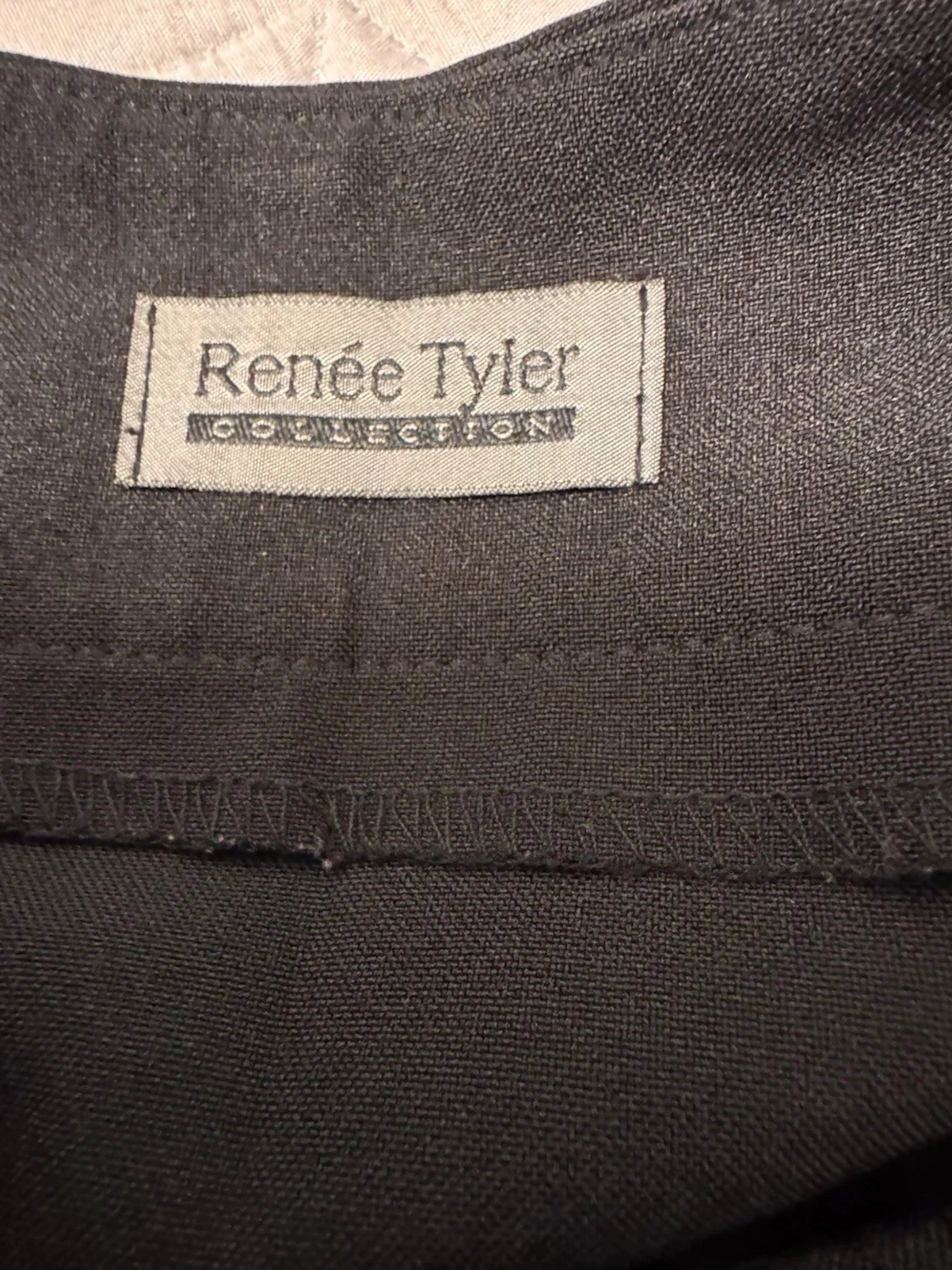 Svart kortkjol från Renée Tyler - 1