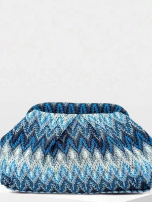 Blå necessär  - Jättefin helt ny necessär i mycket bra skick🩵Säljer då den inte kommer till användning. Pris kan diskuteras vid snabb affär🩵Skriv privat vid fler frågor/bilder🩵