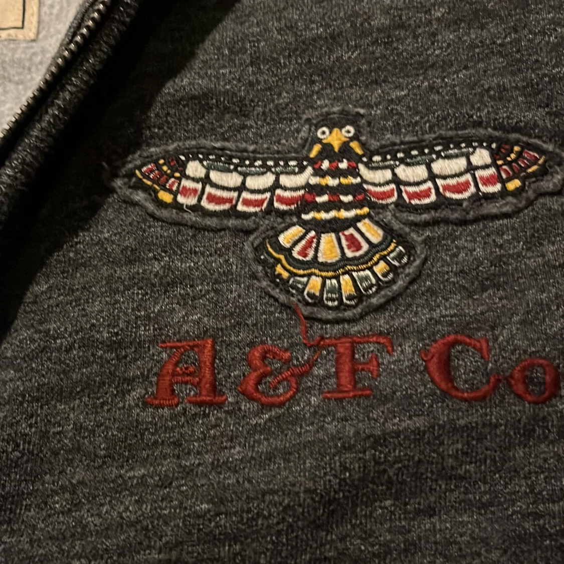 Grå hoodie från Abercrombie & Fitch - 1