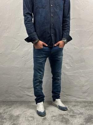 Replay jeans  - Ett par riktigt snygga jeans från Replay i storlek W29 L32 i modellen Anbbas 