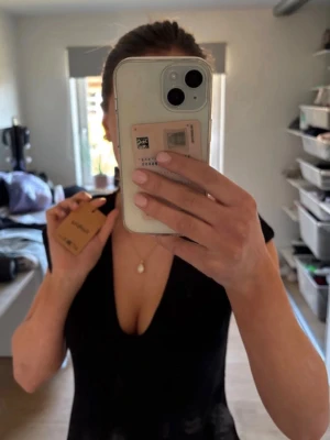 Populär svart body - Säljer en svart body då den int passade mig i storleken , så alltså ny skick. Passar dock jättebra nu till sommaren 