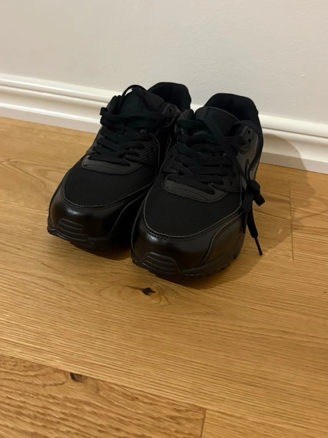 Svarta Nike Air Max 90 sneakers