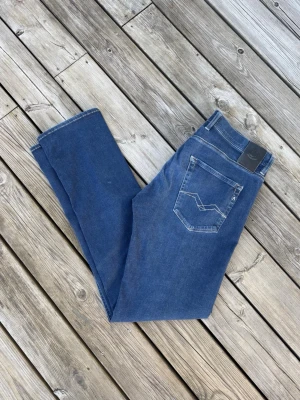 Mörkblå jeans från Replay - Mörkblå Replay Grover jeans | Storlek 32/34 | Mycket bra skick | Ställ gärna frågor 🫱🏻‍🫲🏼
