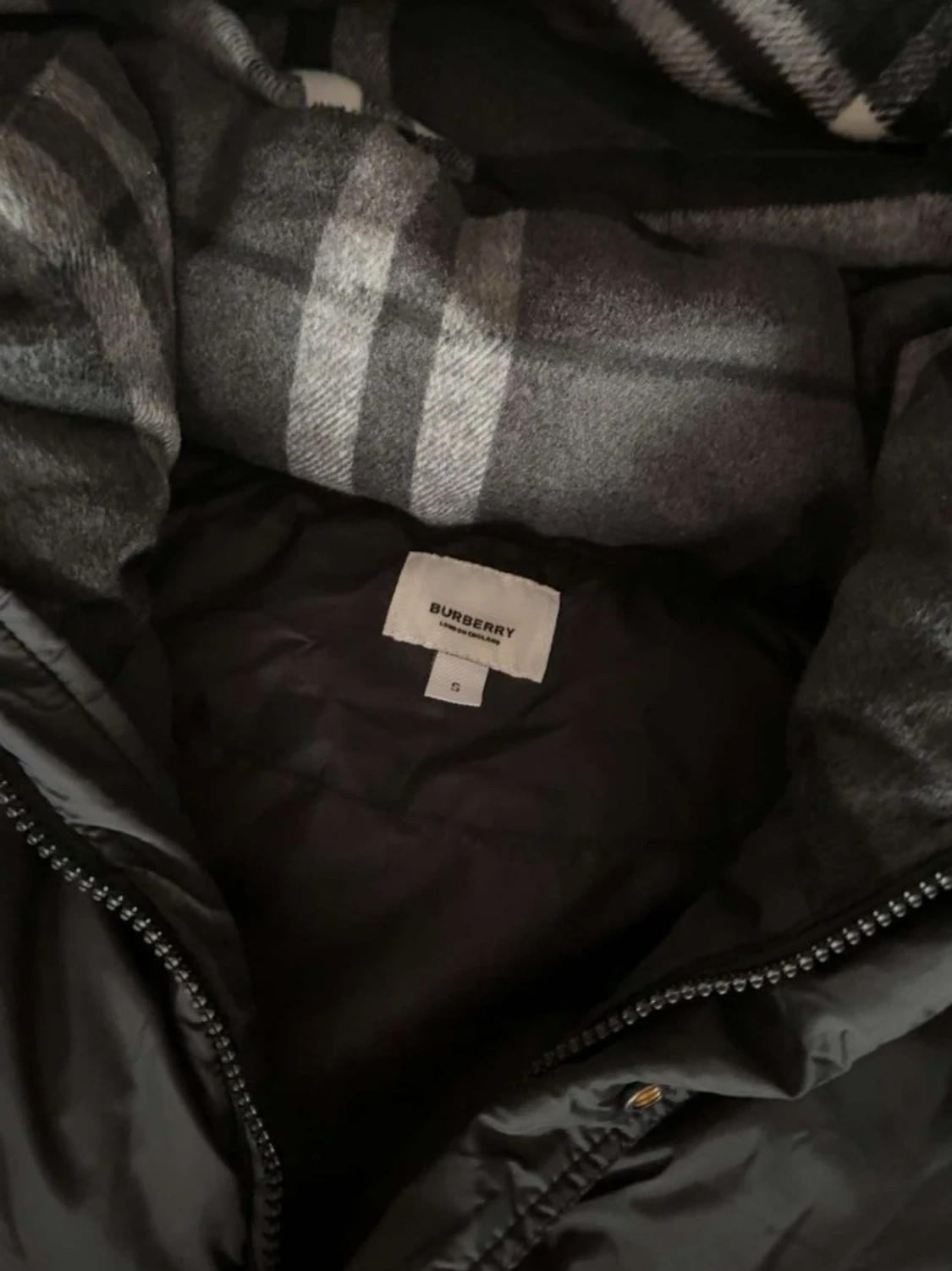 Svart dunväst med avtagbar huva - 4