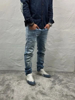 Replay jeans  - Ett par riktigt snygga jeans från Replay i storlek W28 L32 i modellen Anbbas Hyperflex 