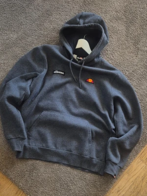 Ellesse hoddie - Really nice hoodie from ellesse almost never used , size L but fits also like M so both M,L. Really nice quality and material