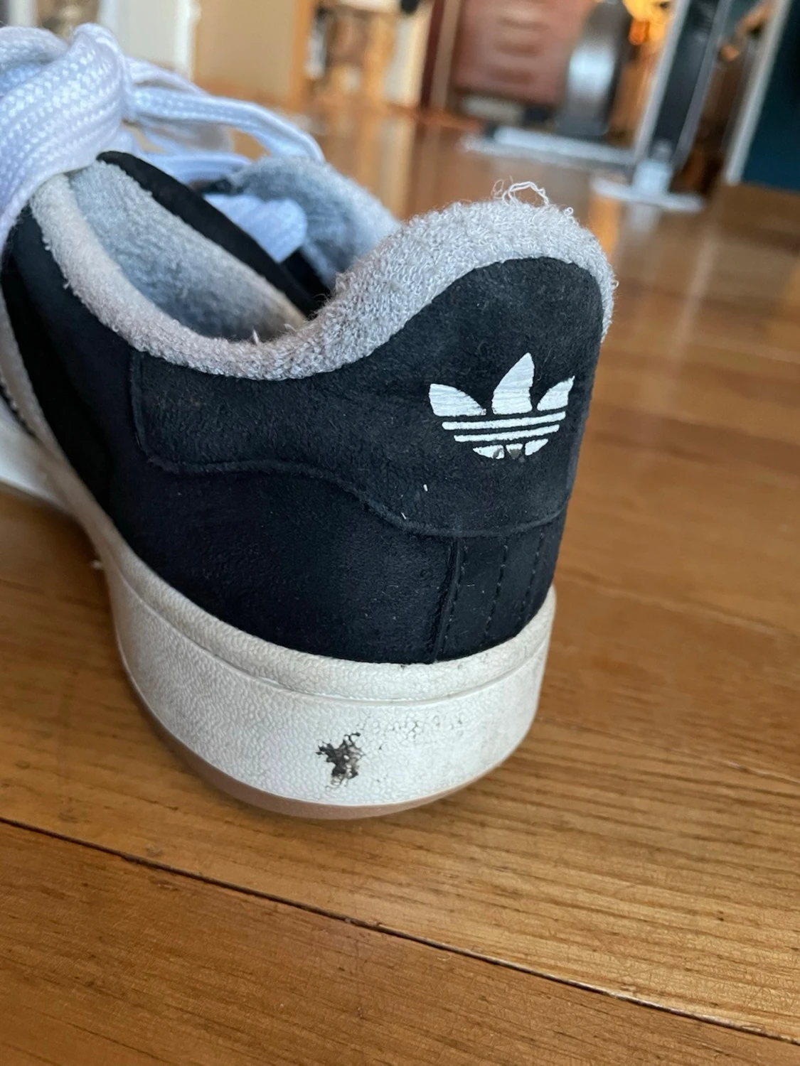 Svarta Adidas Campus skor - 4