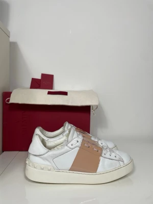 Valentino Open Skor  - Säljer nu dessa Valentino Open Skor, skriv för fler bilder/frågor🙌🏼