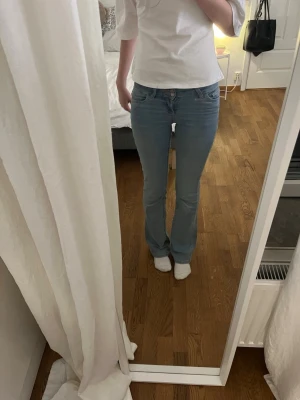 Supersnygga Nelly jeans!💕 - Säljer ett par super snygga Nelly jeans i storlek 32💕 pris kan såklart diskuteras!!!
