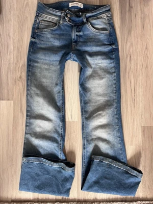 Pull&bear - Ass snygga jeans från Pull&bear köpte dem för 700kr säljs för 500kr PRIS KAN DISKUTERAS 