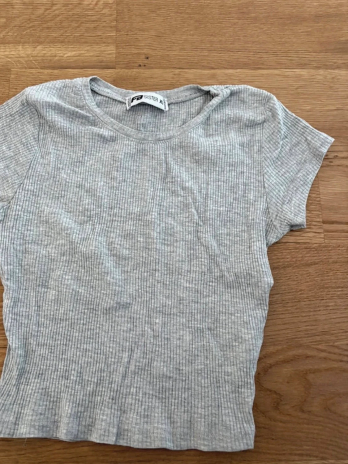 Crop top grå