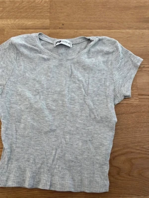 Crop top grå  - Grå corp tom ifrån New yorker 