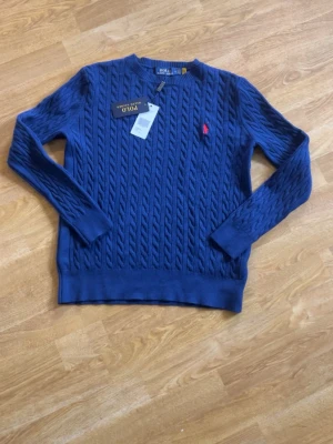 Stickad tröja - Jag har storlek S och den passade inte riktigt så mellan S och XS