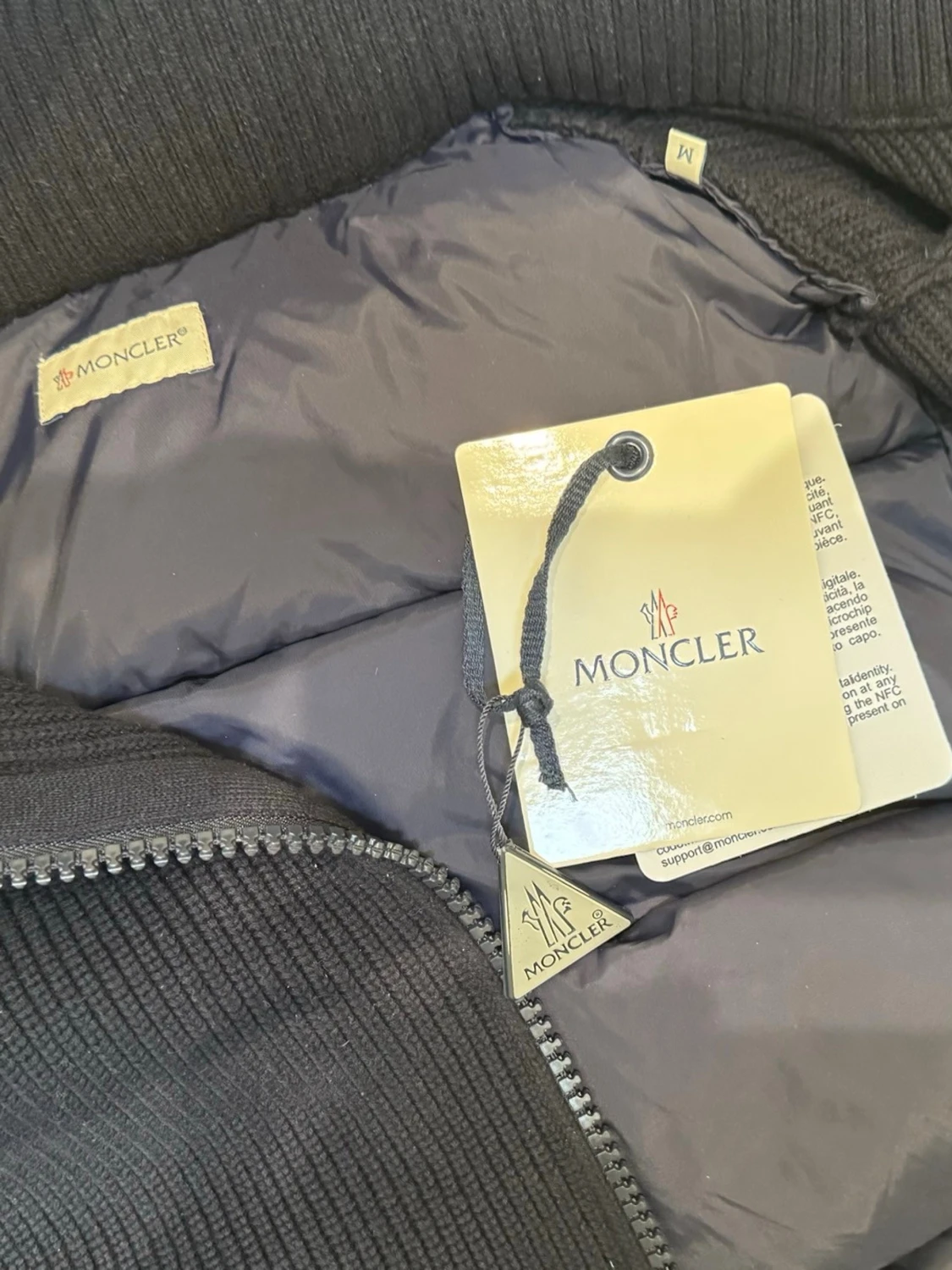 Mörkgrå pufferjacka från Moncler - 1