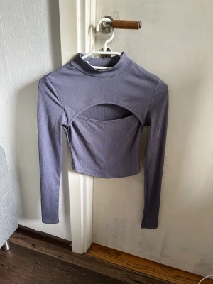2 toppar klädpaket - Köparen står för frakt! 2 toppar 
