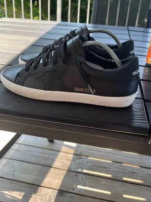 Golden goose - Barnd New! Strl 44 riktigt schyssta, skriv vid frågor osv😁🌴