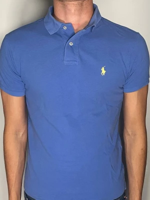 Ralph lauren pike - Säljer en riktigt snygg och trendig Ralph Lauren piké i fint skick, storlek M, vid frågor är det bara att skriva //Gramenti
