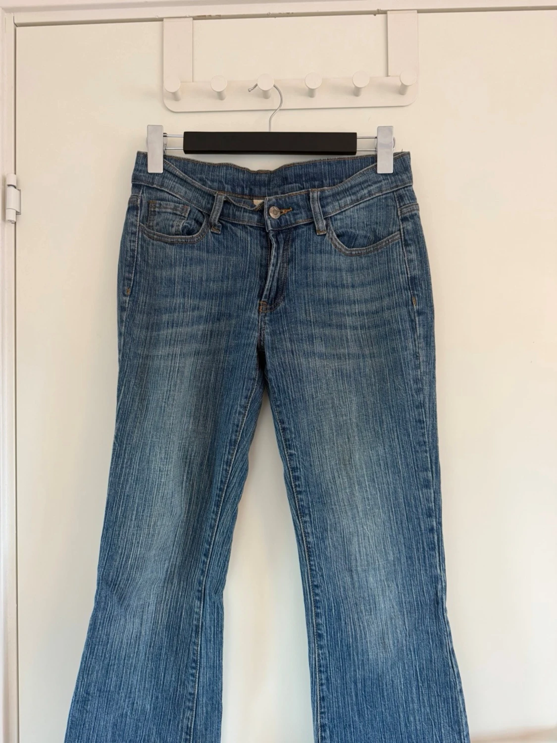 Blå bootcut jeans med utsvängda ben - 1