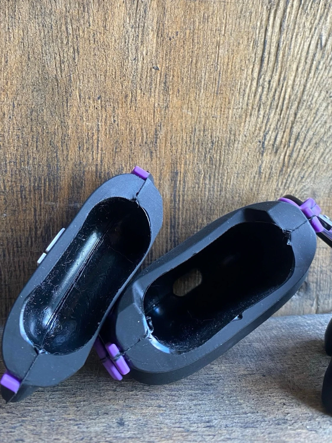 Svart hundformat airpods skal med nyckelring - 3