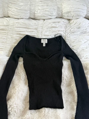 Svart ribbad topp  - Svart långärmad ribbad topp från H&M