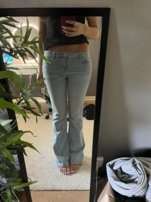 Jeans - Bootcut jeans, såå snygga o somriga 