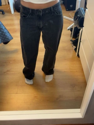 Levis Jeans - Superfina, baggy, Levi’s Jeans! Passar bra på mig som är 160cm, tveka inte att skriva om du undrar något 🩷