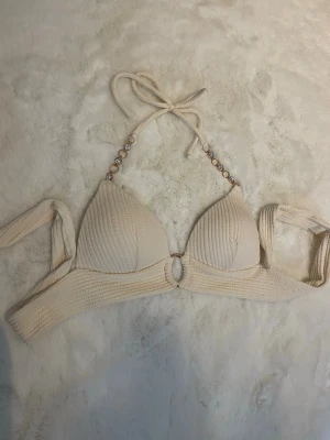 Beige bikinitopp - En beige bikinitopp från Shein, storlek S. Oanvänd.