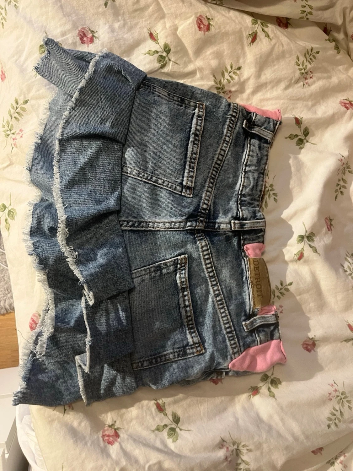 Jeanskjol med volang och råa kanter - 1