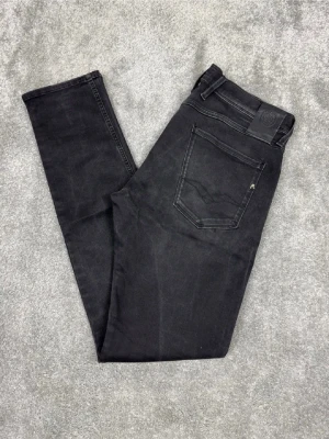 Replay jeans  - Ett par riktigt snygga jeans från Replay i storlek W34 L34 i modellen Anbbas 