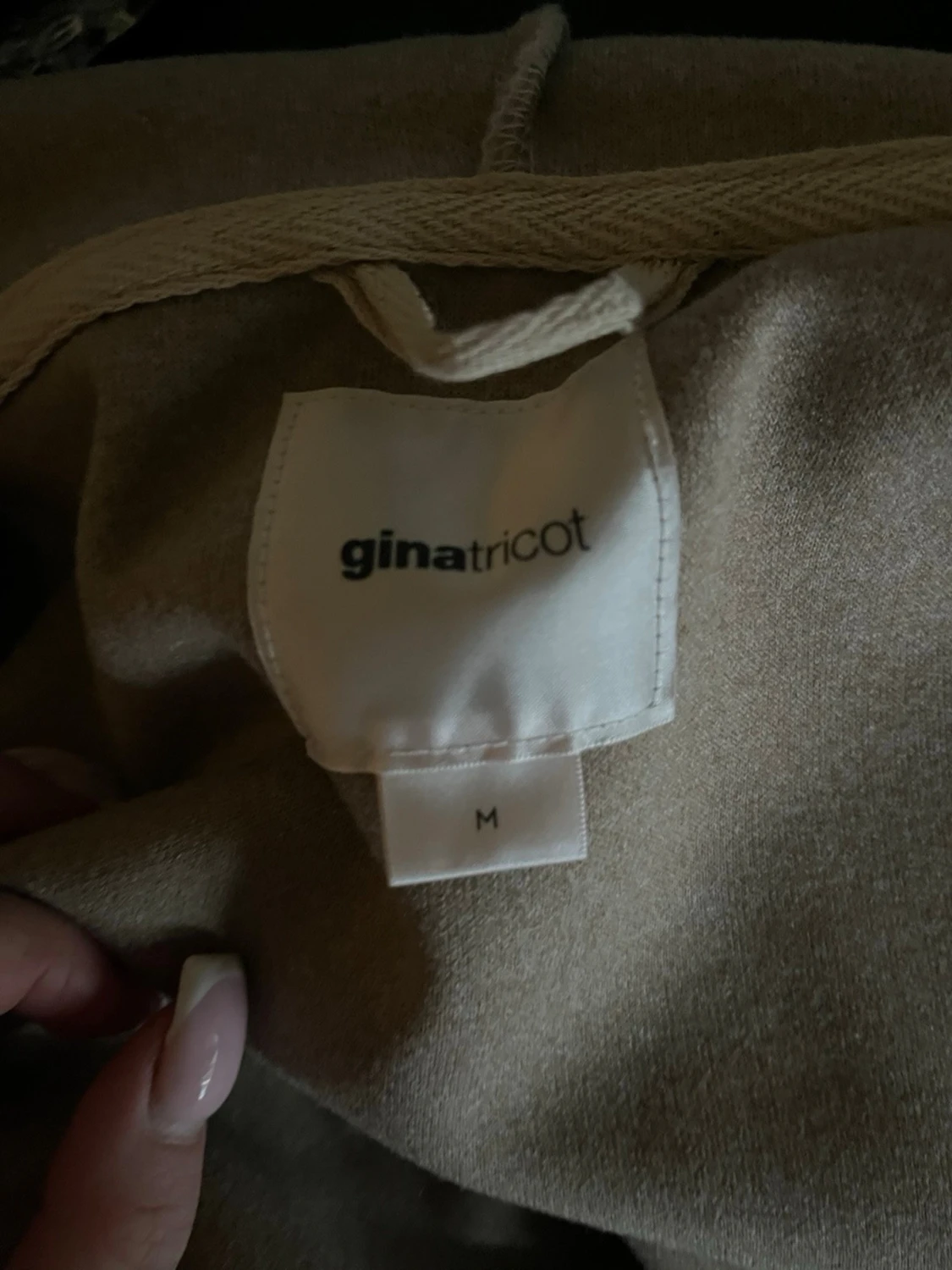 Beige pälsjacka med stor huva - 2