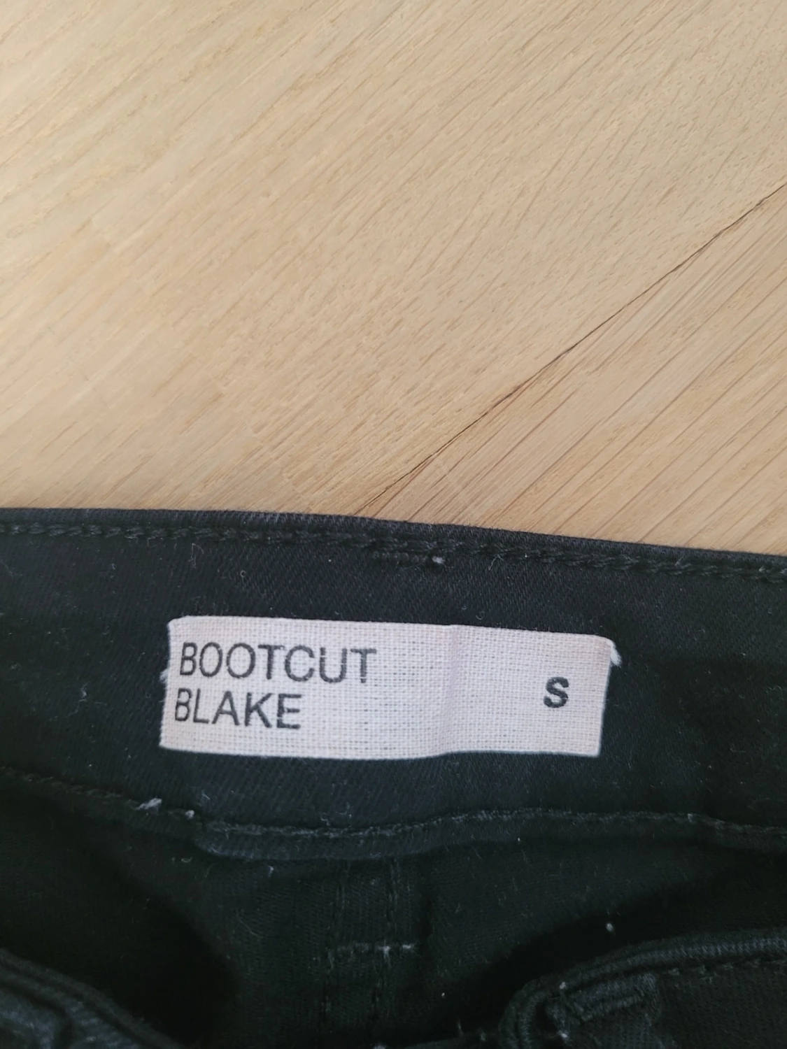 Svarta utsvängda jeans - 2