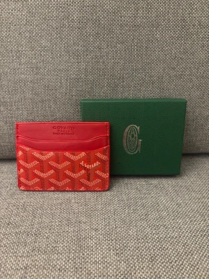 Plånbok  - Säljer min plånbok för jag inte har användning av den, fick den i födelsedagspresent!