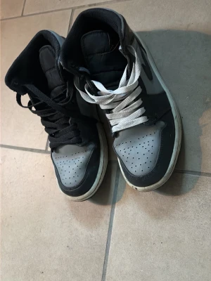 Jordan 1 - Stolen 41 utan låda ny skorsnörwn och dom redo