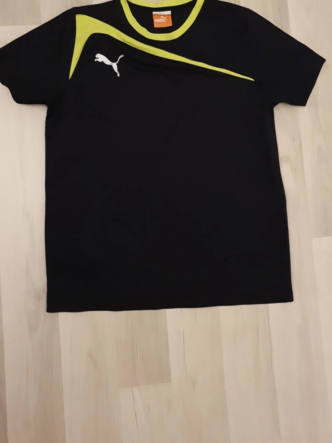 Svart sporttröja från Puma