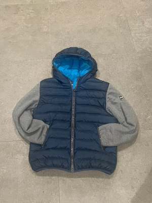 Colmar cardigan - Säljer denna snygga colmar cardigan perfekt till våren. Passar mig som är 178 62kg