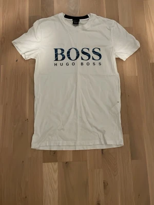 Boss T-shirt - Helt ny boss tröja som är äkta