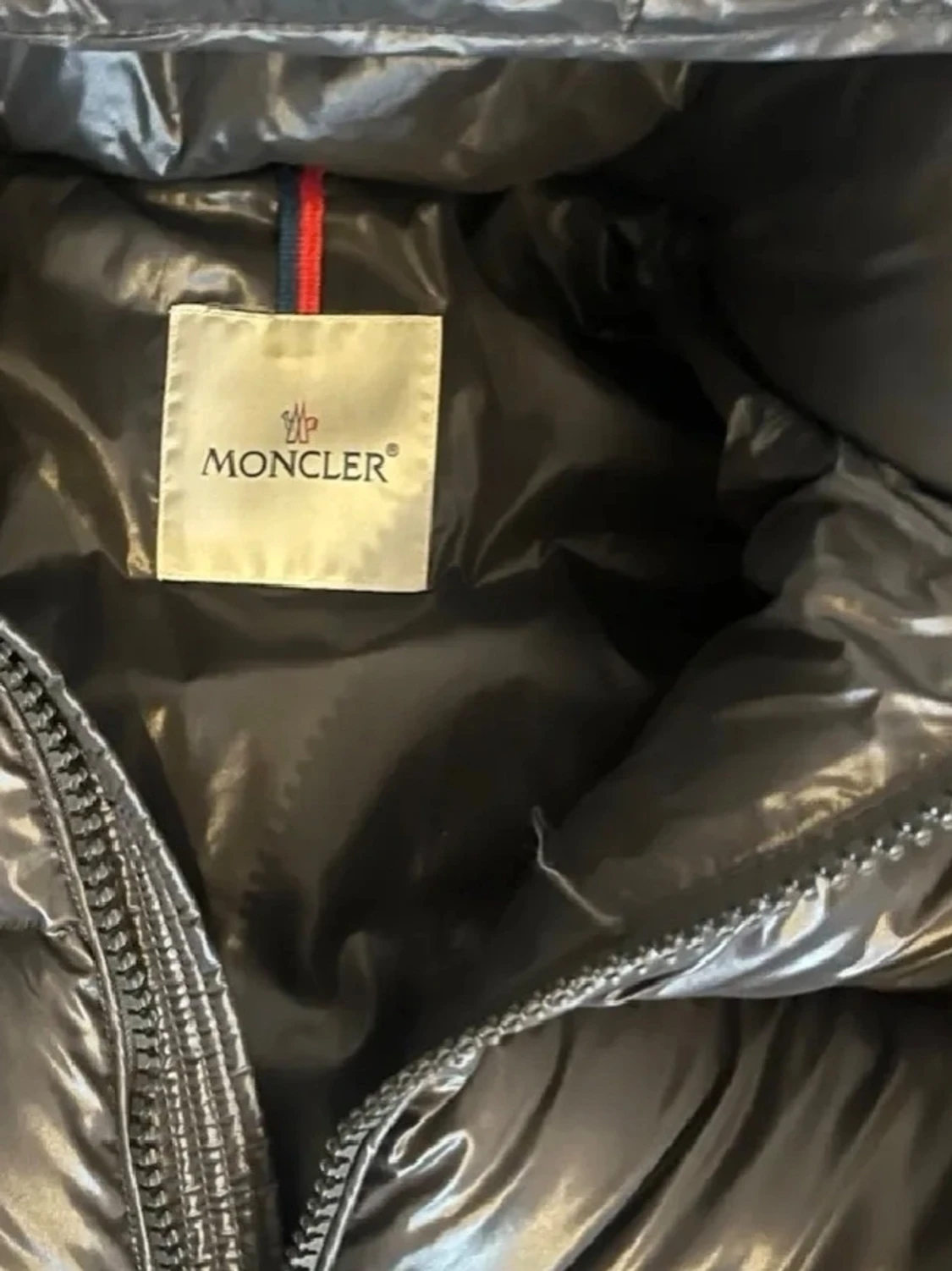 Svart dunjacka från Moncler med huva - 2