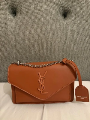 Dam väska - En riktigt snygg dam väska som är oanvänd. 