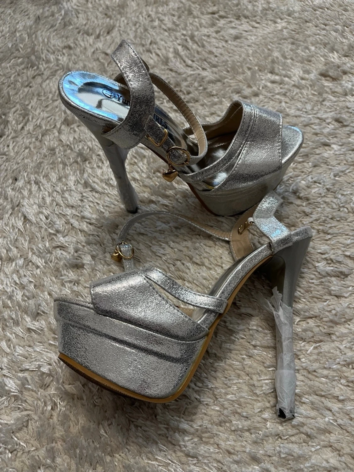 Silvriga platåpumps med höga klackar - 2