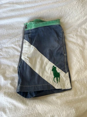 Polo Ralph Lauren badbyxor blå/grön - Snygga badbyxor från Polo Ralph Lauren.