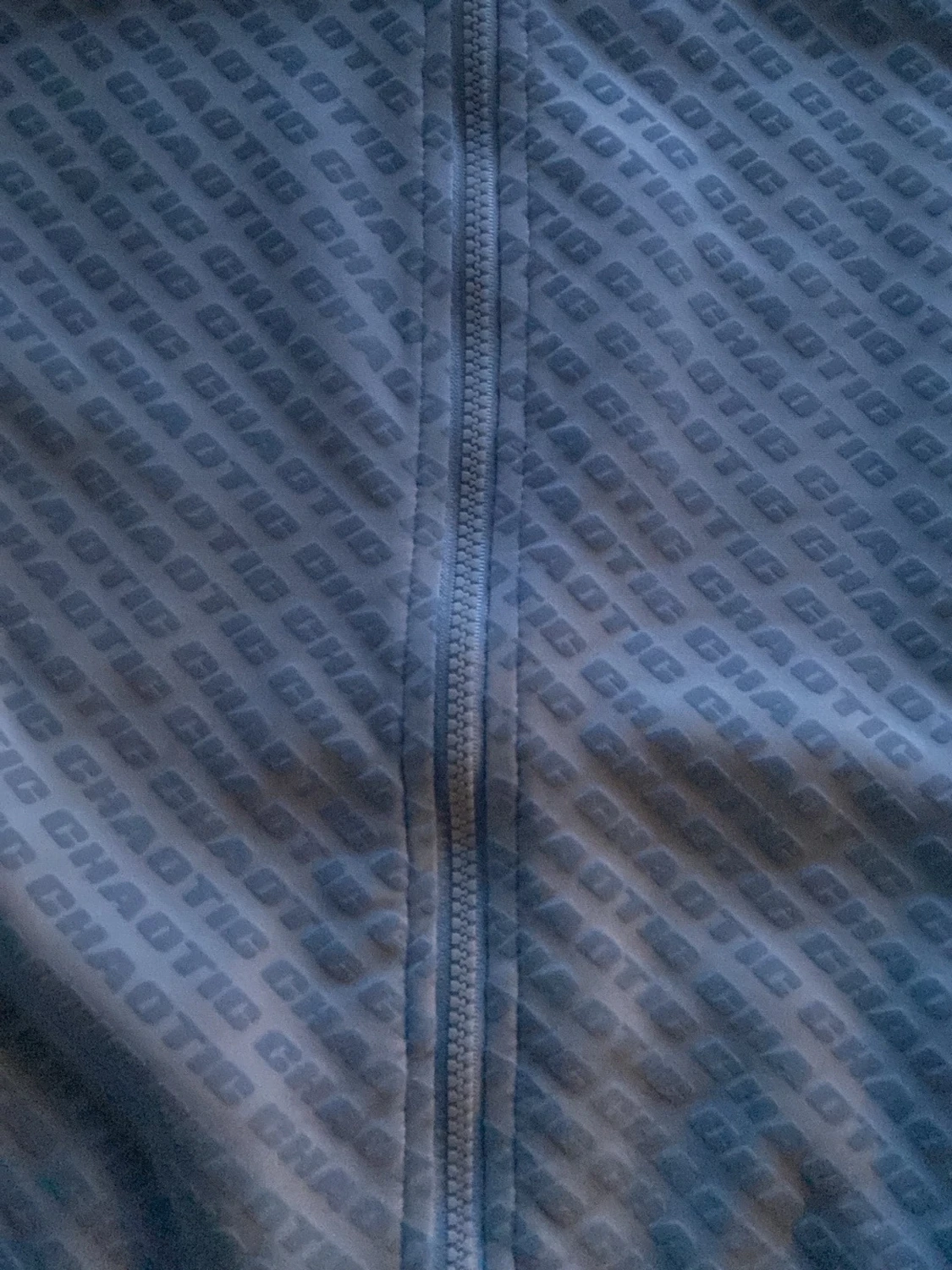 Blå hoodie med dragkedja och tryck - 2