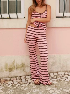 Super gulligt stickat sett  - Super fint stickat sett från Zara i storlek S! Helt nytt med prislappar🫶🏻 helt slutsålt 