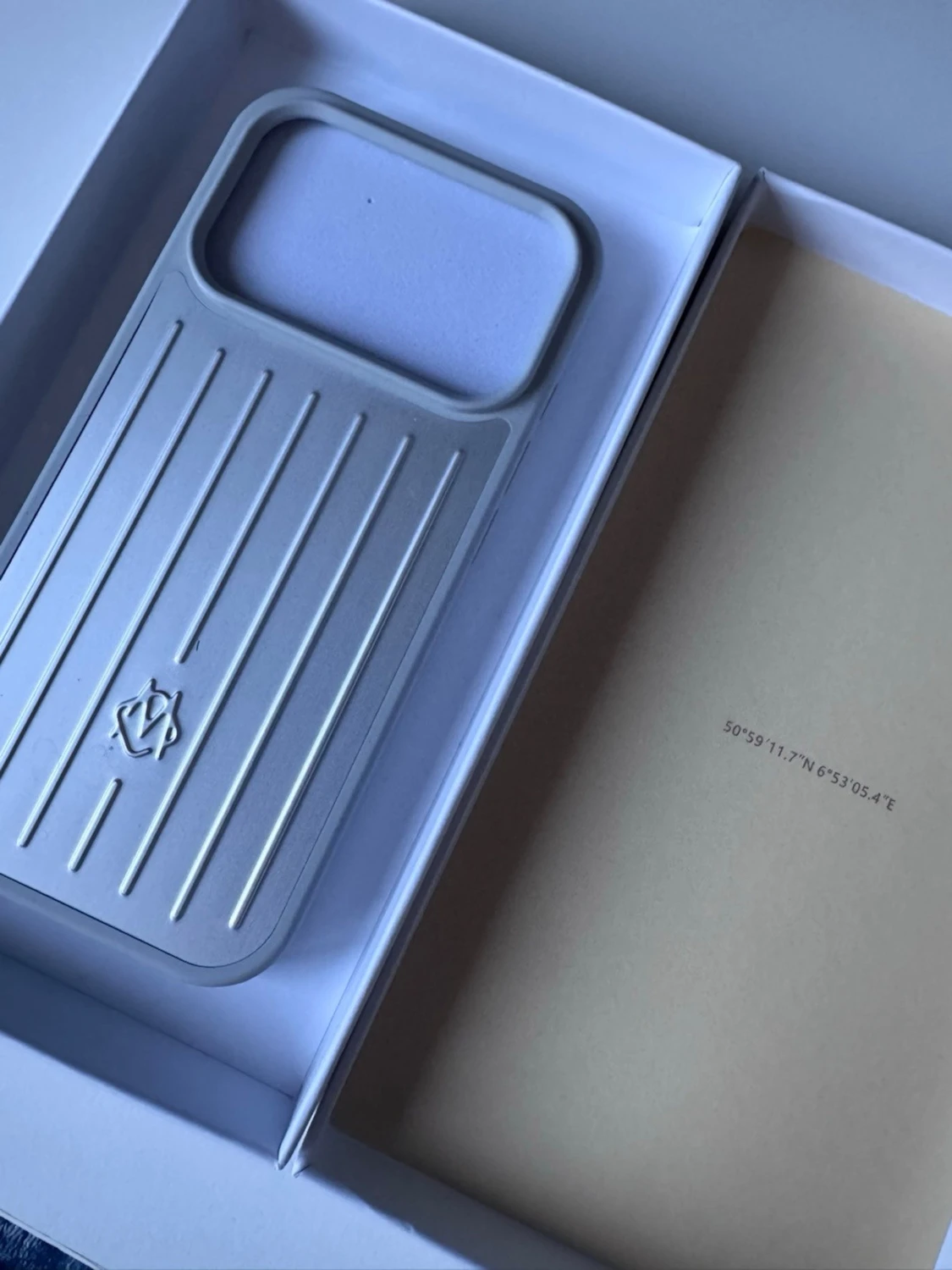 R silver mobilskal i aluminium