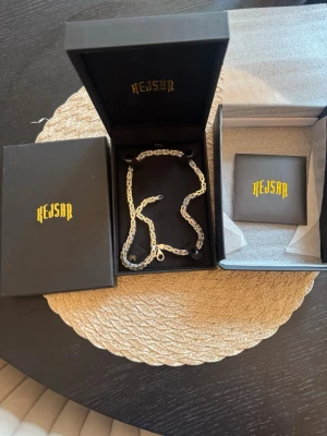 Kejsarlänk - Kejsarlänk i Nyskick!  6mm bred, 55cm lång.  Nypris 4299kr.  Köpt på Kejsar.se och knappt använd.  Blänker riktigt fint!