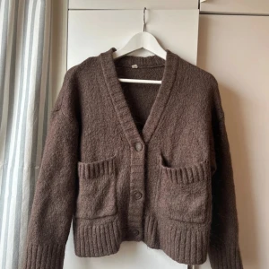 Populär brun kofta Kappahl - Säljer den populära koftan från Kappahl (Kay/day) i storlek XS/S